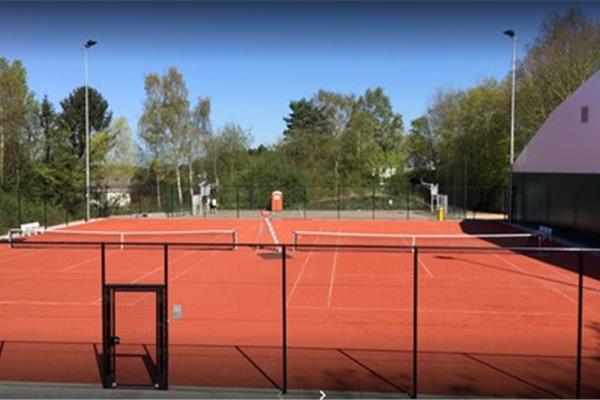 Aanleg 6 kunstgras tennisvelden Redcourt - Sportinfrabouw NV